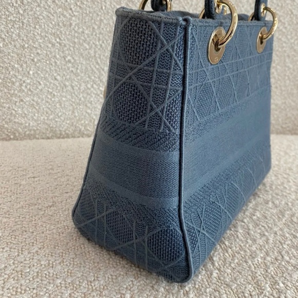 Authentic Dior Medium Lady D-Lite Bag - Picture 4 of 16